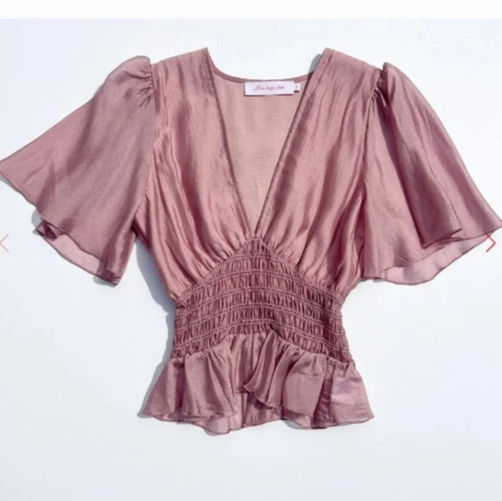 Lisa Says Gah Dusty Pink Smocked Peplum V-Neck Blouse - Picture 2 of 9